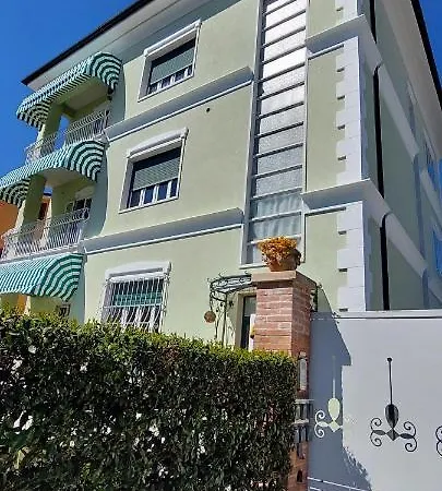 Nonna Anita Palace מלון נארני